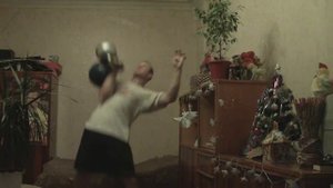 Подъем гирь весом 72 кг одной рукой.на 2 повтора.Lifting 2 gira (kettlebells) 72 kg(56+16).one hand