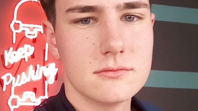 $99 Fake Samsung Galaxy S9+ - How Bad Is It? смотреть онлайн