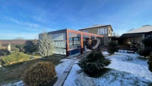 Биоклиматическая пергола для бассейна с шикарной подсветкой от SunArts