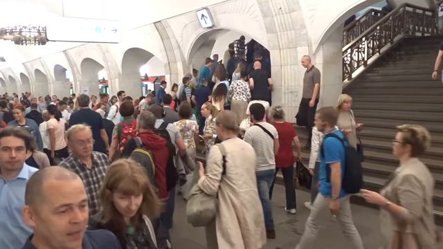 Пассажиры Московского метрополитена; Passengers of Moscow metro смотреть онлайн
