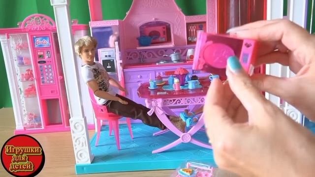 Новая игрушка распаковка, Кен заказал для Барби новый игровой набор микроволновая печь смотреть онлайн