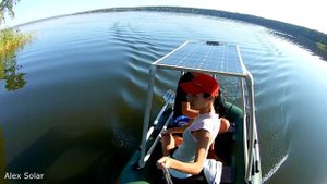 Лодка на солнечной батарее с электромотором. Красивый отдых на воде!