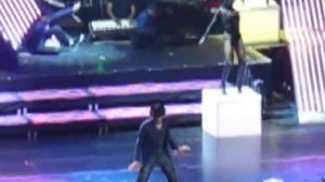 Usher OMG Tour 2010 - Love In This Club - Live