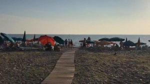 В Сочи Жара + 35, Море + 26 // Пляж Бургас.
