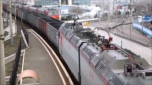 ЭД4М-0263 сообщением Новосибирск - Черепаново и 2ЭС10-088 на о.п. Центр