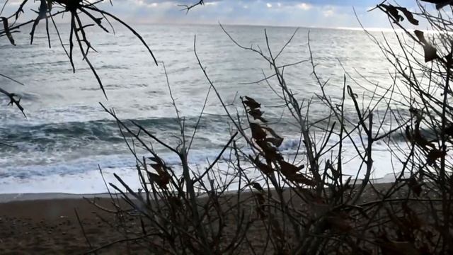 1-ый день ноября в Крыму, село Прибрежное и его пляж...