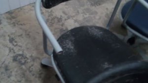 Ремонт парикмахерского кресла.