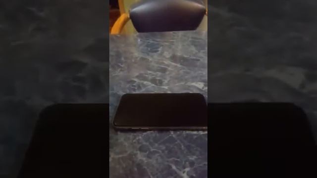 Айфон 10 и Самсунг S8 смотреть онлайн