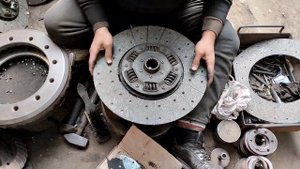 Expert Mechanic Repair Hino Passenger Bus Clutch Plate Leather Change and Repairing ||