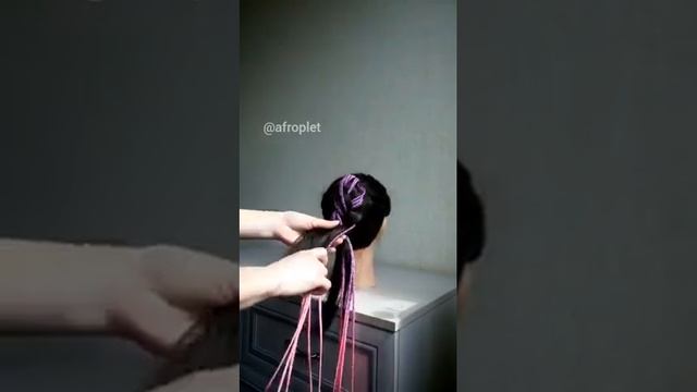 Что такое афрорезинка? Как носить афрорезинку? 5 причесок с афрорезинками. смотреть онлайн