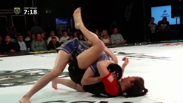 4F Kayla Patterson vs Fatima Kline - Medusa 2