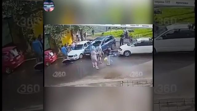 Это жилая зона и водитель должен быть вдвойне предельно осторожен