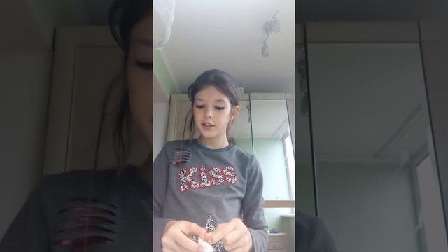 Подстригаю ногти китику+показую как сделать мячик смотреть онлайн