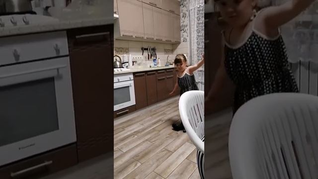 Саша Орешек Хорошие сапоги! Надо брать! смотреть онлайн