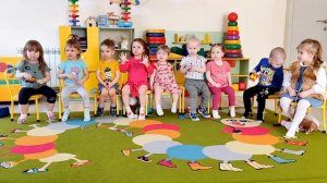 Молодёжная (младшая группа). Рисование "дождик"