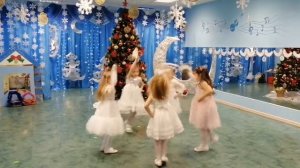 Танец снежинок "Вьюженька" (старшая группа)