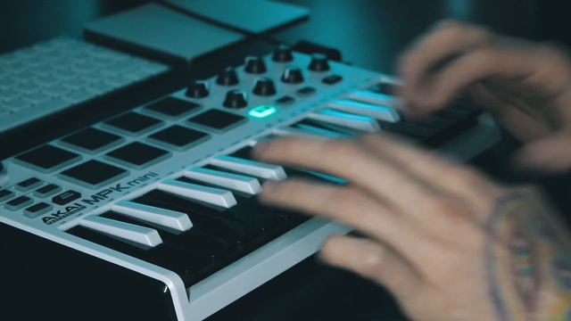 MIDI - КЛАВИАТУРА ДЛЯ РЕПА :) - AKAI MPK Mini MKII смотреть онлайн