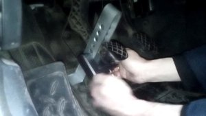 Стопор для педалей "Стальной Пес" Механическая защита от угона автомобиля.