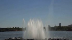 Фонтан на воде