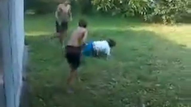 Неудачное сальто тупого школьника