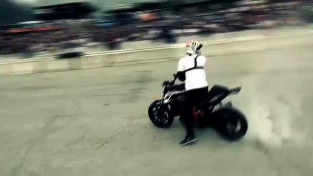 Rok Bagoros KTM 690 Duke stunt смотреть онлайн