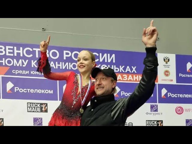 Награждение.Первенство России.Казань.Елена Костылева 1 место.Алиса Юрова 2 . Надежда Понтелеенко 3