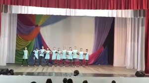 На сцене театр танца "Огни"