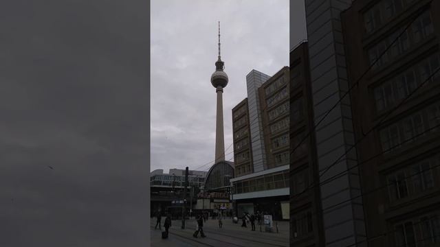 Weltzeituhr und Berliner Fersehnturm #berlin # travel #sightseeing