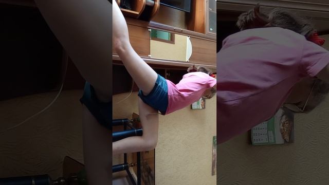 учу делать продольный шпагат  за неделю