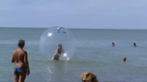 Женщина в шаре