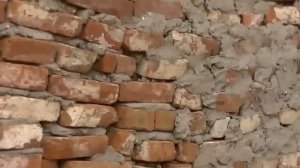 Пример СУПЕР кладки кирпича от народных умельцев. СВЕРХ косячная кладка дома из б-у кирпича.