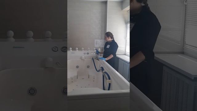 Подводный душ-массаж в санатории "Рассвет-Любань" смотреть онлайн