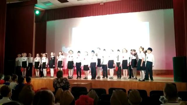 мы поём на сцене песню ещё тогда нас не было на свете смотреть онлайн