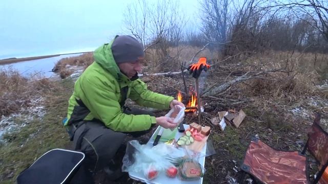 РЫБАЛКА С НОЧЕВКОЙ В МИНУС смотреть онлайн