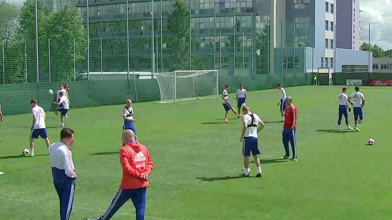 Российские футболисты провели заключительную тренировку на базе в Подмосковье и вылетают в Сочи