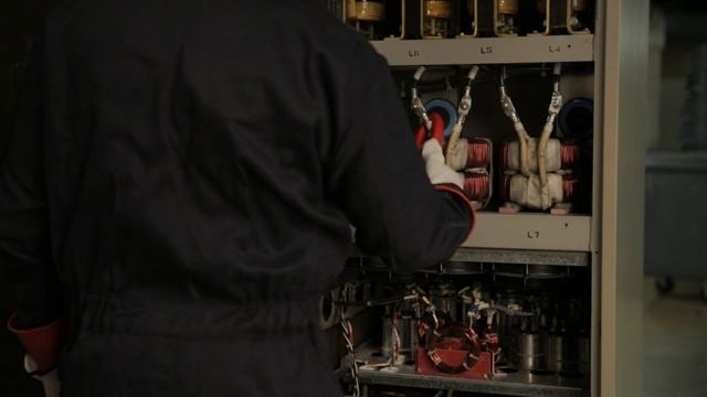 Fluke 370 FC -sarjan pihtimittari - Kerää ja siirrä tietoja langattomasti смотреть онлайн