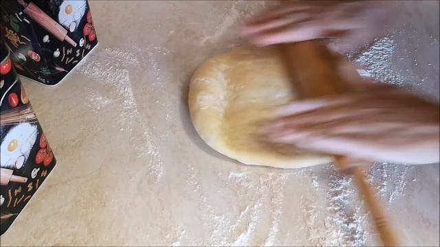 Рогалики с черешней (вишней) Рецепт дрожжевого теста на сметане МЯГКИЕ КАК ПУХ!!! Булочки к чаю смотреть онлайн