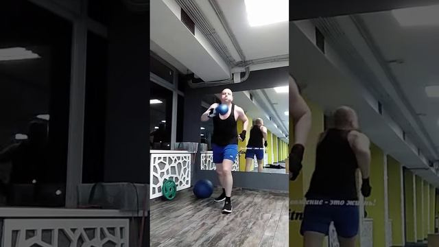 Удар супермена. Тайский бокс. Муай тай. Фитнес. Отработка ударов рук. Удары.. Кардиотренировка. смотреть онлайн