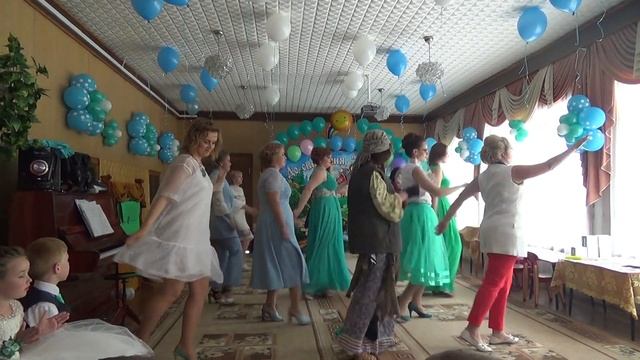 Танцуют родители подг. гр №3 МБДОУ "ЦРР - д/с "Сказка" смотреть онлайн