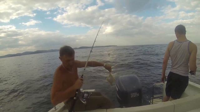 Морская рыбалка. Владивосток. Ловля камбалы на японские оснастки. 23.08.2013. смотреть онлайн