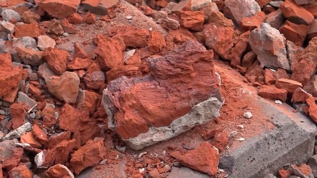 Щебёнка своими руками.Разбиваем кирпич.