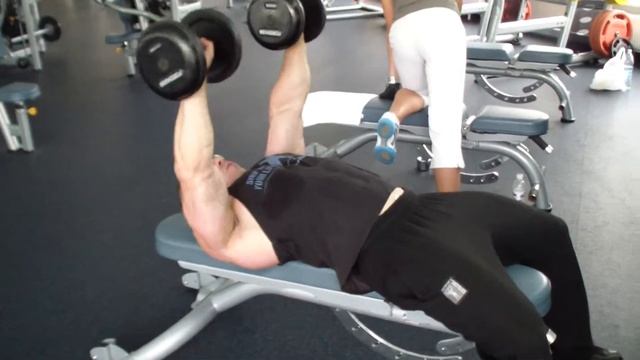 Ярмоленко Александр тренинг груди жим гантелей лежа смотреть онлайн