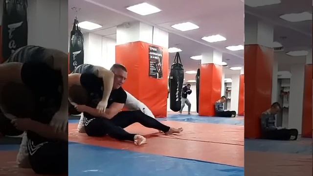 Спарринги ученика по джиу джитсу но-ги смотреть онлайн