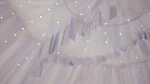 "У близких душ единые поля,- И маяки едины и моря"