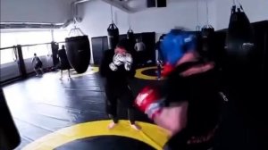 Зелимхан Пулемётчик vs Чоршанбе Чоршанбиев , Пулемётчик начал готовиться к бою