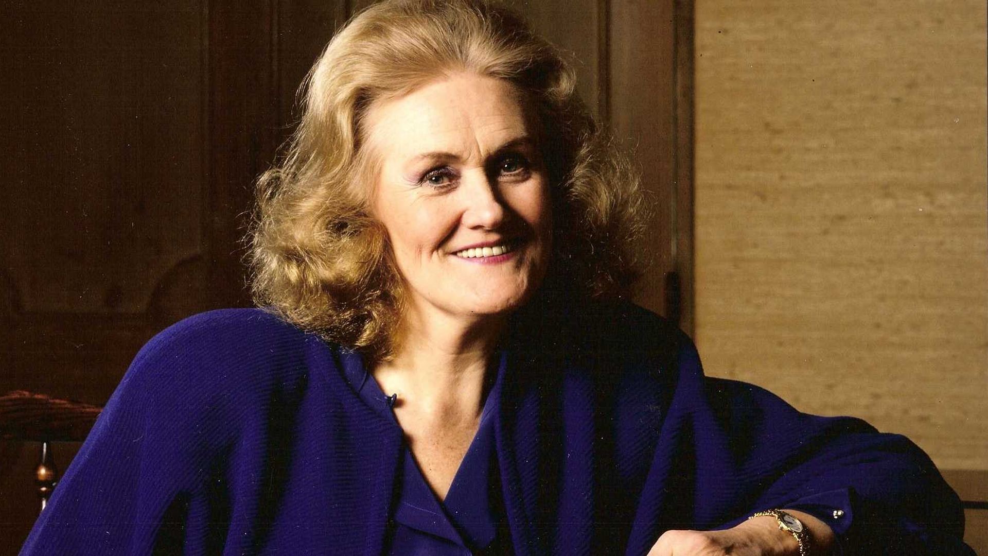 Арию Эльвиры в "Пуританах" Беллини поет Джоан Сазерленд.mp4 смотреть онлайн