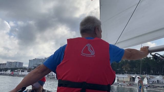 Отход от берега кормой вперед, под парусами, курс левентик смотреть онлайн