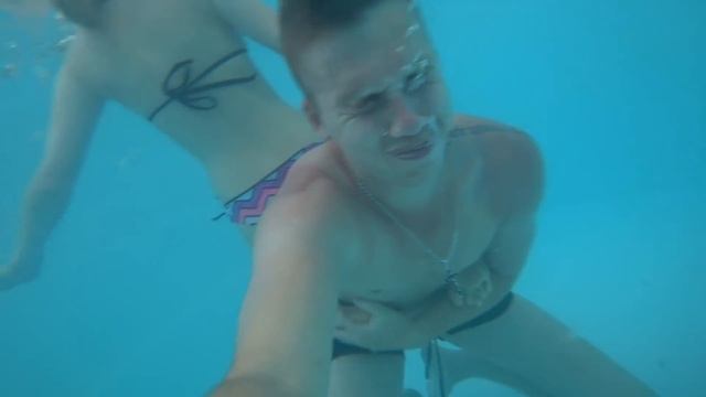 ДЕВУШКА ДОБРАЛАСЬ ДО БАССЕЙНА! Геленджик VLOG PashaNastya смотреть онлайн