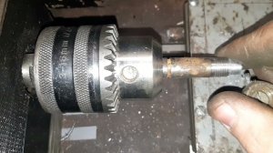 Мини токарный станок по металлу  из разного хлама что валялся в гараже.