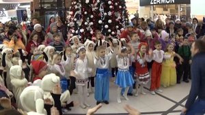 Новогодняя детская танцевалка  “Ёлочки-пенёчки“